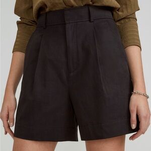 Everlane The Draper Pleated High Rise Short In Buttersmooth